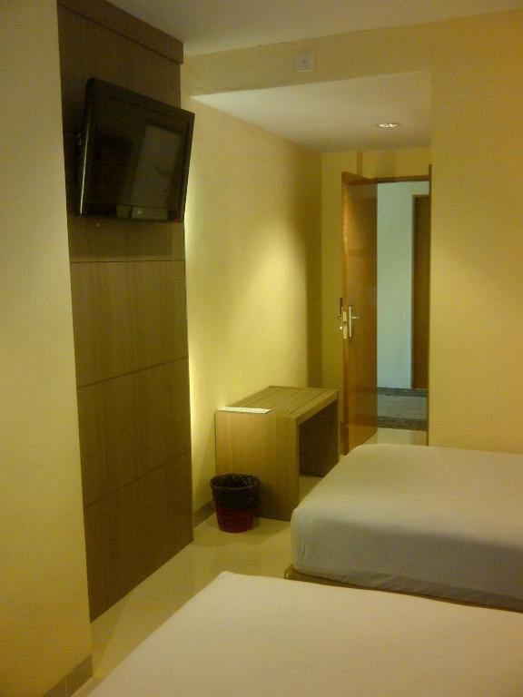 Amans Hotel Ambon Zimmer foto